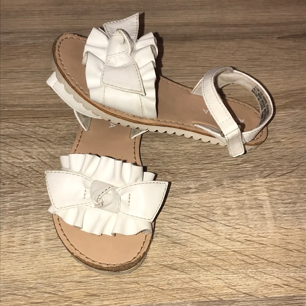FREE W/ PURCHASE White Velcro Sandals